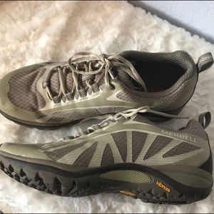 LIKE NEW Merrell Vibram hiking shoes 9.5